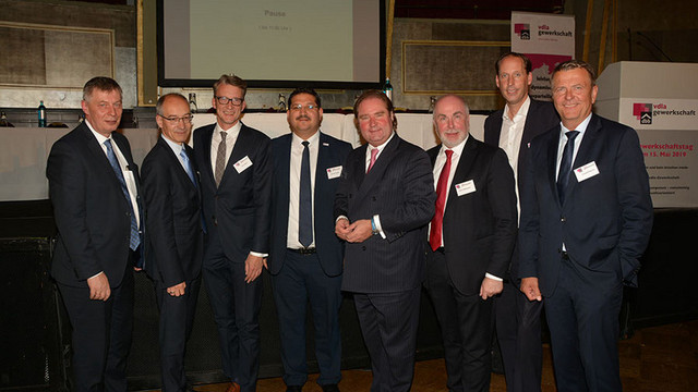 v.l. Bodo Löttgen (CDU), Roland Staude (DBB NRW), Sven Wolf (SPD), Himmet Ertürk (vdla), Minister der Finanzen Lutz Lienenkämper (CDU), Ulrich Silberbach (dbb), Stefan Engstfeld (Bündnis 90 / DIE GRÜNEN), Christof Rasche (FDP).