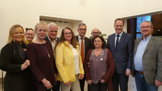 DBB Düsseldorf auf Arbeitnehmerempfang: Karoline Baier, Bettina Gude, Rolf Pantel, Petra Reichling, Hans-Joachim Klein. Rai-ner Linden, Ilonka Spielberg, Dr. Peter Keller und Dirk Weuthen (v. l.)