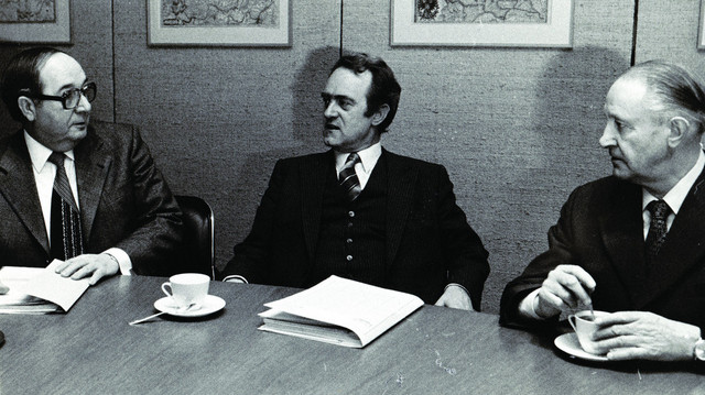 Antrittsbesuch bei Ministerpräsident Johannes Rau im Februar 1979 - v.l.: Herbert Karhof, Ministerpräsident Johannes Rau und Dr. Burkhard Sprenger
