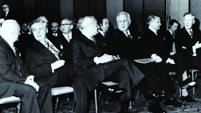 Der Beamtenbund Nordrhein-Westfalen begeht 1963 sein 25. Jubiläum mit einem Festakt - v.l.: Staatssekretär Adolf Graf, Dr. Wilhelm Lenz, Dr. Otto Fuhrmann und Staatssekretär Heinrich Stakemeier 