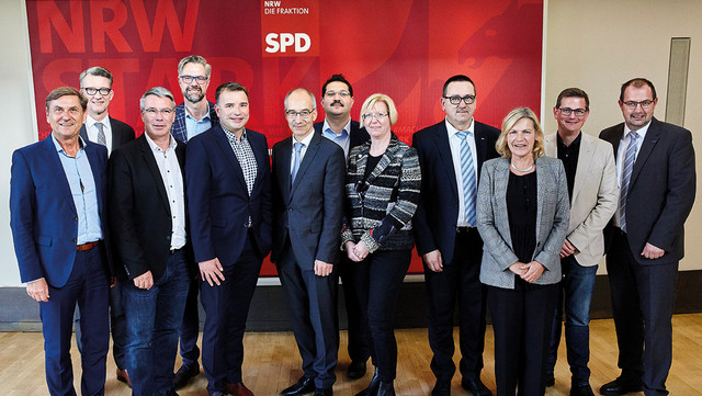 Am Gespräch nahmen teil (v.l.): Andreas Bartsch, Sven Wolf (SPD), Christian Dahm (SPD), Rainer Hengst, Michael Hübner (SPD), Roland Staude, Himmet Ertürk, Astrid Walter-Strietzel, Erich Rettinghaus, Eva-Maria Voigt-Küppers, Stefan Behlau, Achim Hirtz. Nicht im Bild zu sehen: Lisa Kristin Kapteinat. 